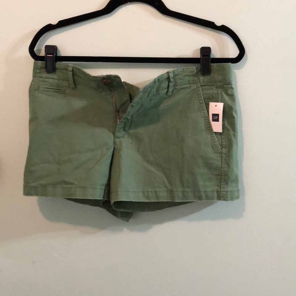 Gap olive green cargo shorts